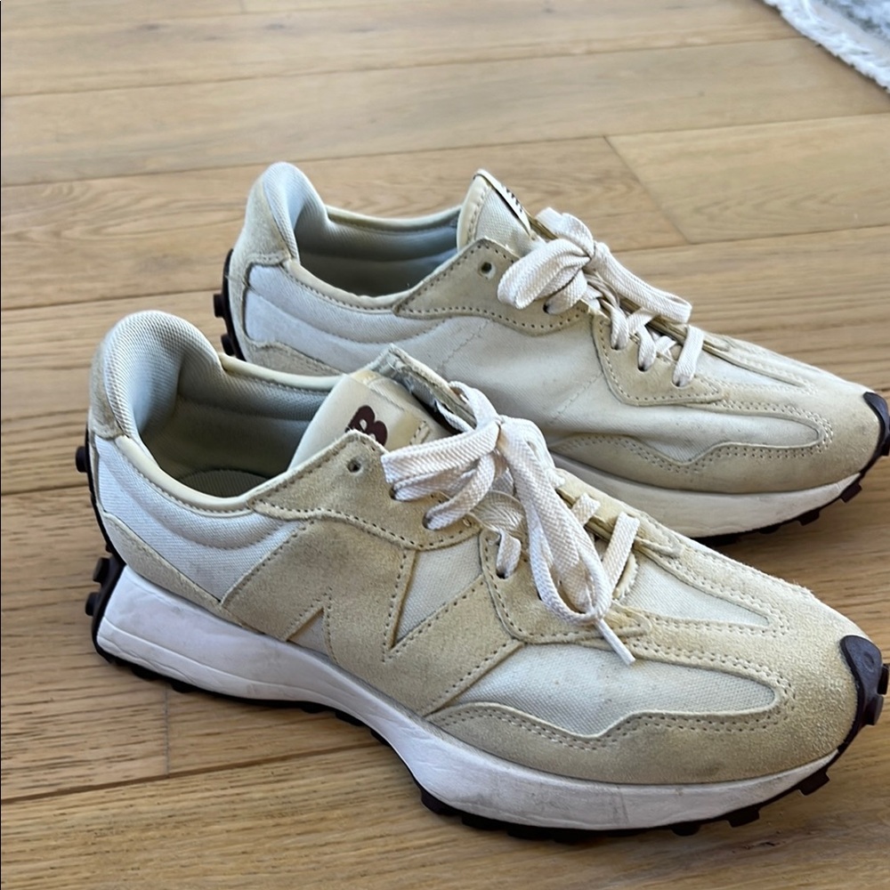 Women's New Balance 327 Size 8